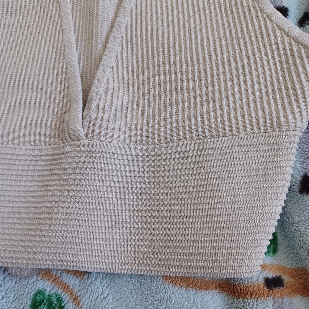 NWOT Aritzia Babaton Sculpt Knit Deep V Tank - Picture 9 of 12